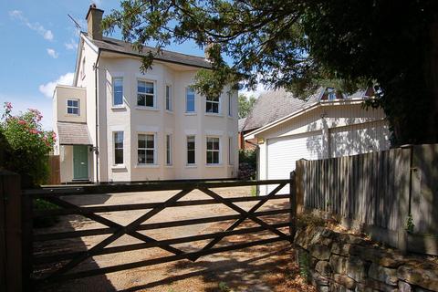 4 bedroom detached house to rent, Hadlow Road, Tonbridge