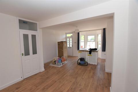 3 bedroom terraced house to rent, Donkin Hill, Caversham, Reading