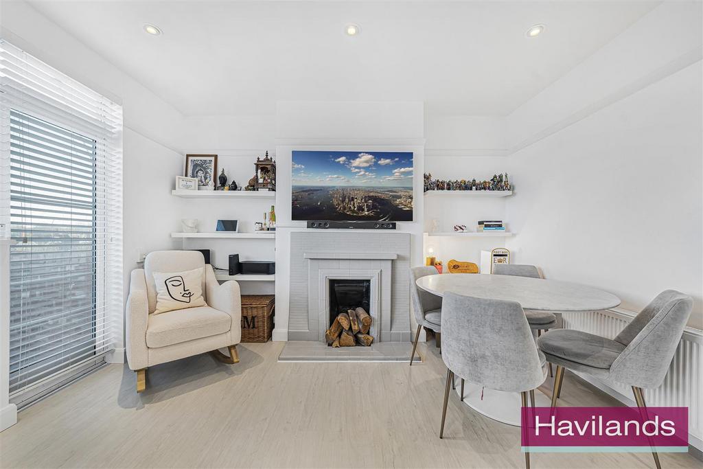 Duncan Court N21 3 RL-6.jpg