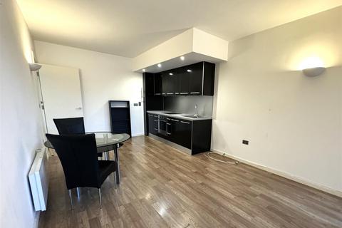 2 bedroom flat to rent, West Point, Wellington Street