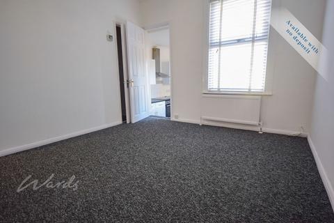 2 bedroom terraced house to rent, Castle Avenue Rochester ME1