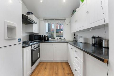 4 bedroom terraced house to rent, Garratt Lane, London SW17