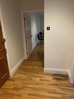 2 bedroom apartment to rent, Royal Drive, London N11