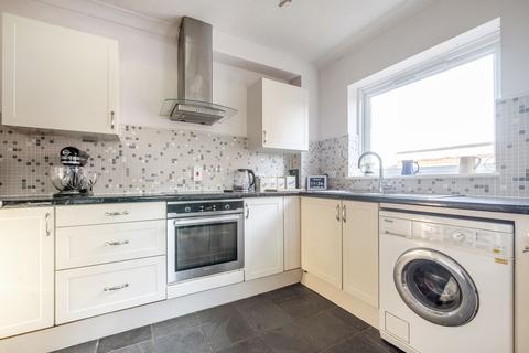 2 bedroom flat for sale, Station Road, Billingshurst, RH14