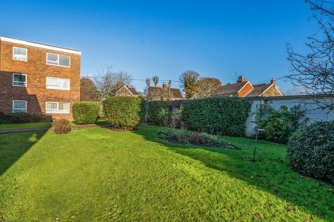 2 bedroom flat for sale, Station Road, Billingshurst, RH14