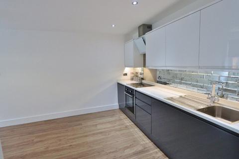 2 bedroom apartment for sale, Mercury Gardens, Romford, RM1