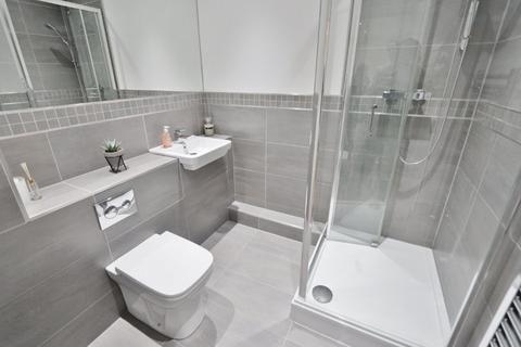 2 bedroom apartment for sale, Mercury Gardens, Romford, RM1