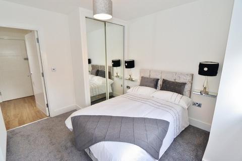 2 bedroom apartment for sale, Mercury Gardens, Romford, RM1