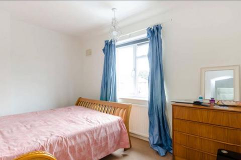 4 bedroom terraced house to rent, Easby Crescent, Surrey, SM4