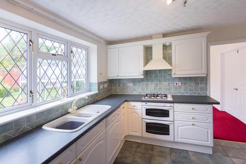 4 bedroom detached house to rent, Chelmarsh Close, Redditch