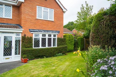 4 bedroom detached house to rent, Chelmarsh Close, Redditch