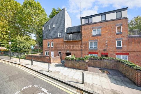 3 bedroom maisonette for sale, Cartwright Street, London, E1