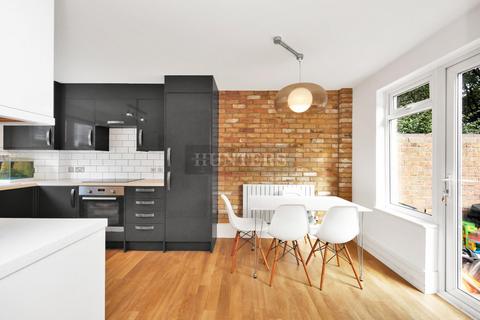 3 bedroom maisonette for sale, Cartwright Street, London, E1