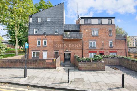 3 bedroom maisonette for sale, Cartwright Street, London, E1