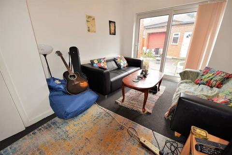 3 bedroom house to rent, Cardigan Lane