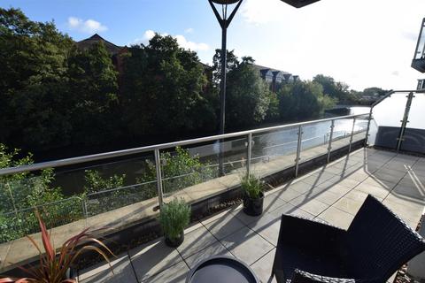 2 bedroom ground floor flat to rent, Cathedral View, Full Street, Derby, Derbyshire, DE1 3AF