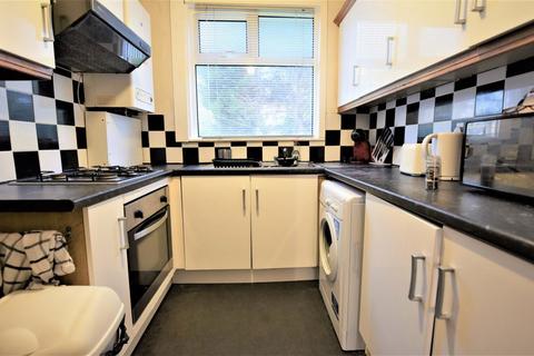 3 bedroom house to rent, Buckingham Avenue