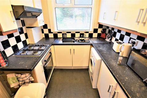 3 bedroom house to rent, Buckingham Avenue