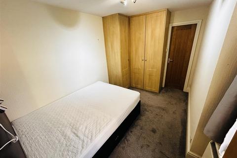 1 bedroom apartment to rent, Park Mount, Kirkstall, Leeds, LS5 3HE