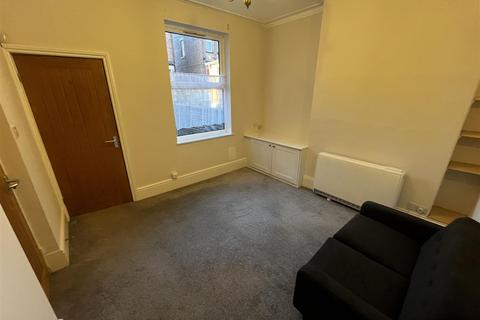 1 bedroom apartment to rent, Park Mount, Kirkstall, Leeds, LS5 3HE