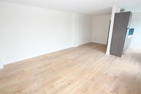 Studio to rent, Chertsey Road, Woking GU21