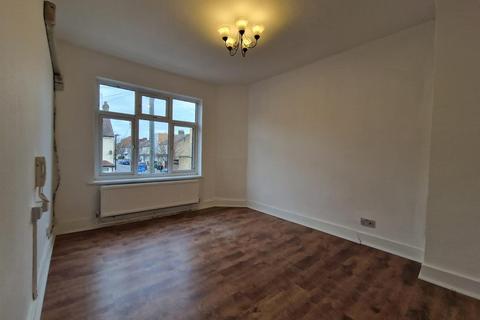 3 bedroom house to rent, Elm Park Avenue, London