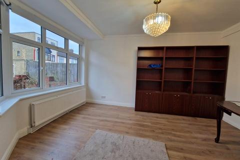 3 bedroom house to rent, Elm Park Avenue, London