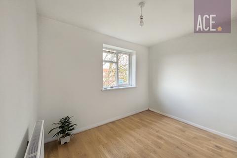 2 bedroom flat to rent, Jersey Road, Hounslow TW3