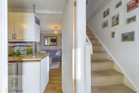 38 North Bank Close, Rochester, ME2 2NL