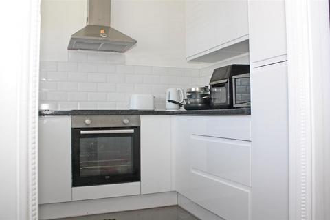 2 bedroom flat to rent, Pym Walk, Thame