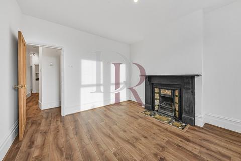 2 bedroom flat to rent, Hambalt Road, Clapham South, SW4