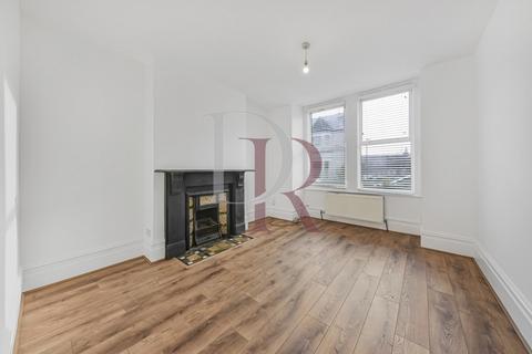 2 bedroom flat to rent, Hambalt Road, Clapham South, SW4