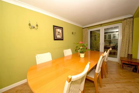 12 Stockbridge Close, Chineham, Basingstoke, RG24 8WS