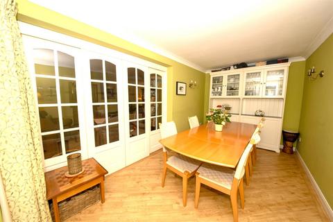 12 Stockbridge Close, Chineham, Basingstoke, RG24 8WS