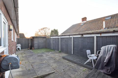 2 bedroom semi-detached bungalow for sale, Hazelwood Crescent, Little Clacton