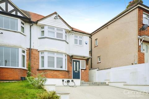 3 bedroom semi-detached house to rent, Belswains Lane, Nash Mills, Hemel Hempstead HP3