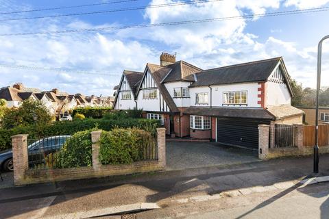 5 bedroom semi-detached house for sale, Beresford Road, Chingford, E4