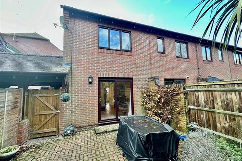 2 bedroom end of terrace house for sale, Borelli Mews, Farnham