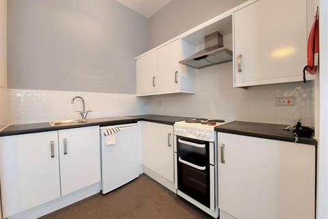 Studio to rent, Trinity Road, Scarborough