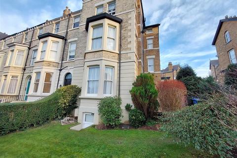 Studio to rent, Trinity Road, Scarborough