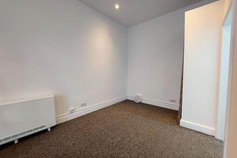 Studio to rent, Trinity Road, Scarborough