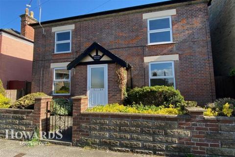 3 bedroom detached house for sale, Carlton Road, Lowestoft