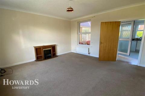 3 bedroom detached house for sale, Carlton Road, Lowestoft