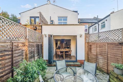 4 bedroom terraced house to rent, Dorchester Grove, London