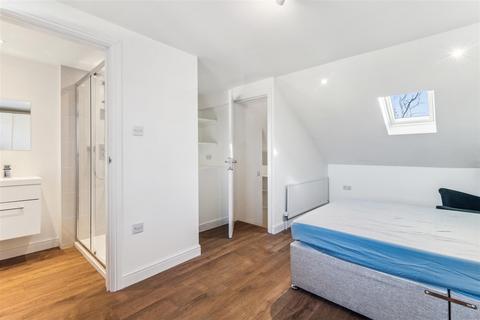 4 bedroom terraced house to rent, Dorchester Grove, London