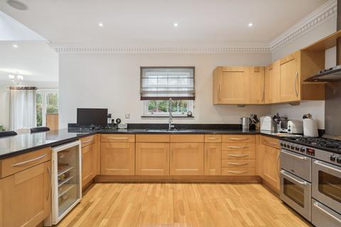 74 Gregories Road, Beaconsfield, HP9 1HL