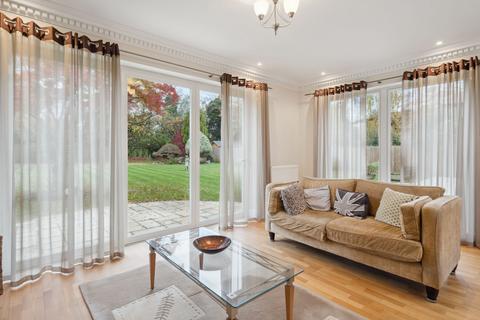74 Gregories Road, Beaconsfield, HP9 1HL