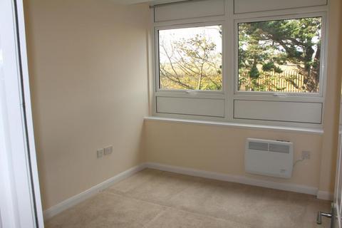 2 bedroom flat to rent, Norton Road, Newhaven, BN9