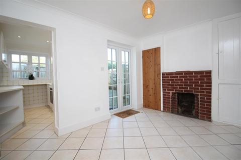 2 bedroom cottage to rent, Beacon Lane, Woodnesborough