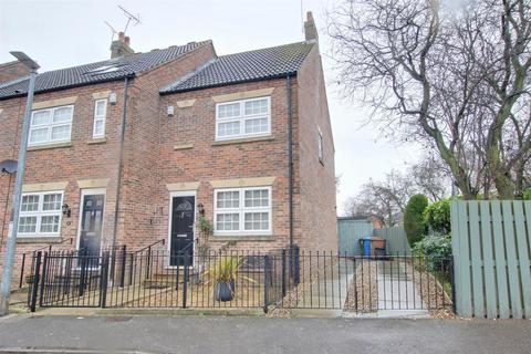 2 bedroom end of terrace house for sale, Beckside North, Beverley